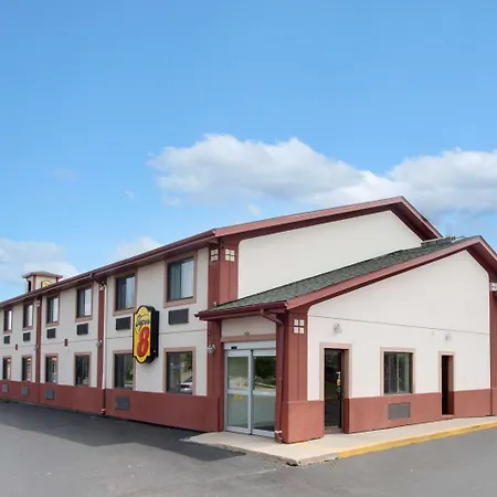 Super 8 By Wyndham Crystal Lake