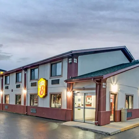 Super 8 By Wyndham Crystal Lake