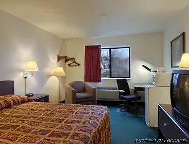 Super 8 By Wyndham Crystal Hotel 3*