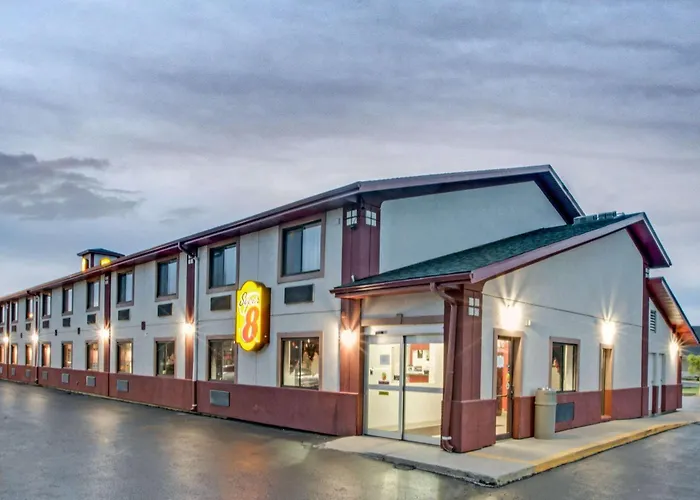 Super 8 By Wyndham Crystal Hotel 3*