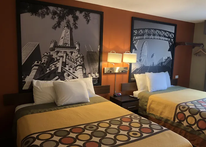 Super 8 By Wyndham Crystal Hotel