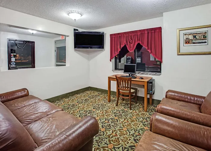Super 8 By Wyndham Crystal 3* Crystal Lake