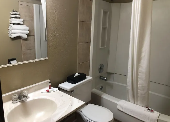 Super 8 By Wyndham Crystal Hotel Crystal Lake
