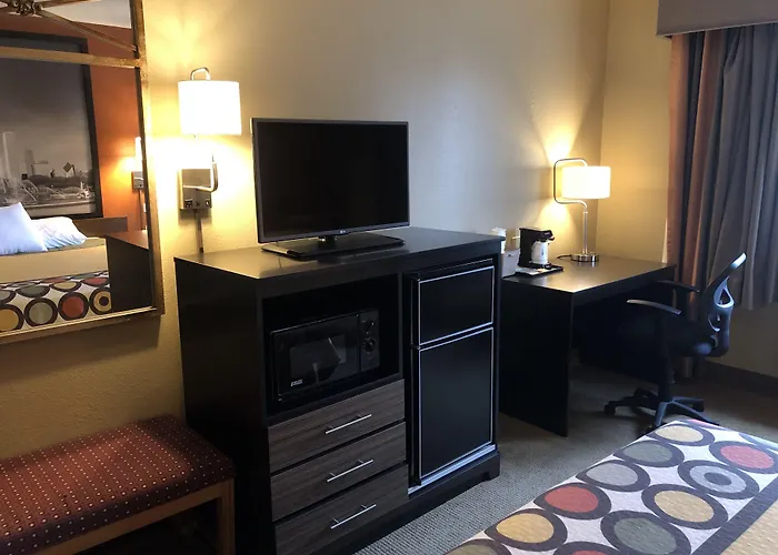 Hotel Super 8 By Wyndham Crystal 3*