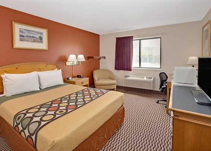 Hotel Super 8 By Wyndham Crystal Crystal Lake
