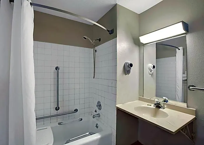 Super 8 By Wyndham Crystal 3* Crystal Lake